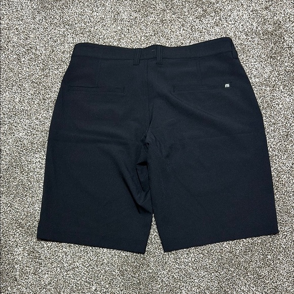 NWOT Travis Mathew black Starnes shorts 30” waist 9” inseam - Picture 7 of 8